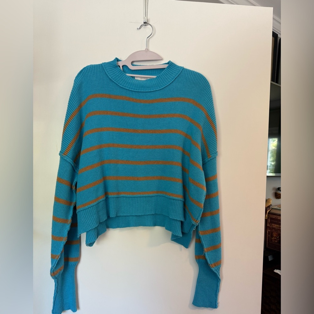 Veveret Striped Crop Sweater